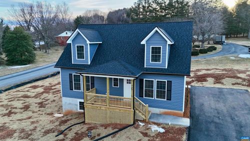 200 Robinhood Rd, Staunton, VA, 24401-1867 | Card Image