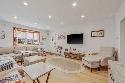 163 Crest Ave, Elmont, NY, 11003-1020 | Card Image