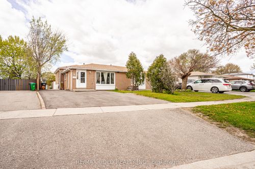 33 Garside Cres, Brampton, ON, L6S1H5 | Card Image