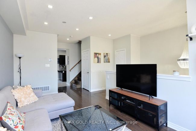 22 Cloudburst Rd, House attached with 3 bedrooms, 3 bathrooms and 2 parking in Brampton ON | Image 6