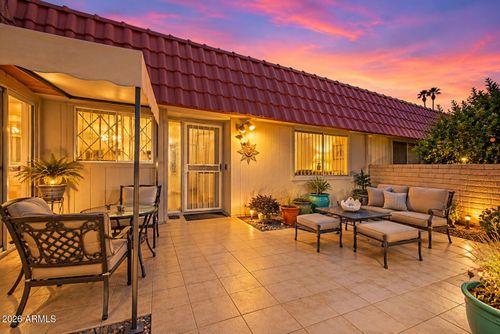 9501 W Oak Ridge Dr, Sun City, AZ, 85351-2042 | Card Image