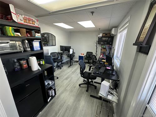 3 Crescent St, Hewlett, NY, 11557-2303 | Card Image