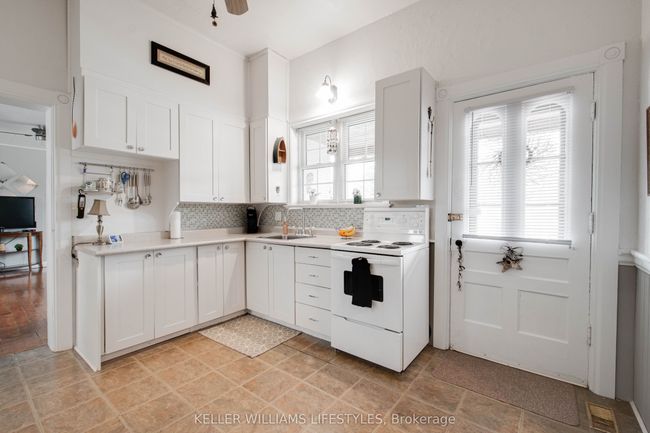 22 Prince St, House other with 2 bedrooms, 1 bathrooms and 6 parking in Forest ON | Image 7