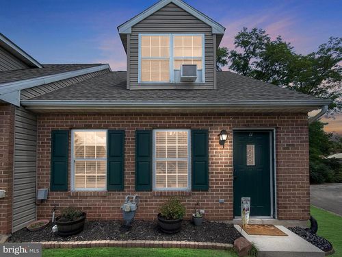 1 Oxford Ct, New Oxford, PA, 17350-1520 | Card Image