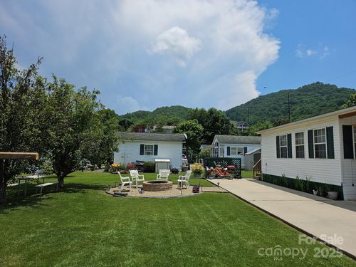 37 Strollers Ln, Waynesville, NC, 28785-7655 | Card Image
