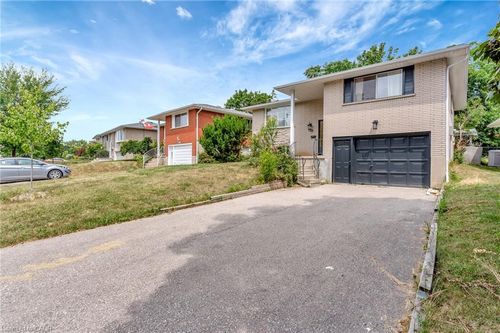 528 Havelock Dr, Waterloo, ON, N2L4N7 | Card Image