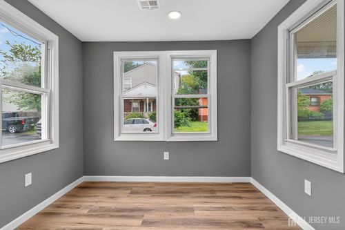 16 Gordon St, Cliffwood, NJ, 07721-1063 | Card Image