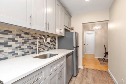 1a-396 Merrick Rd, Rockville Centre, NY, 11570-5425 | Card Image