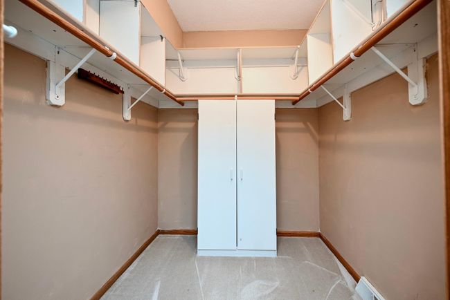 Walk-in Closet | Image 14