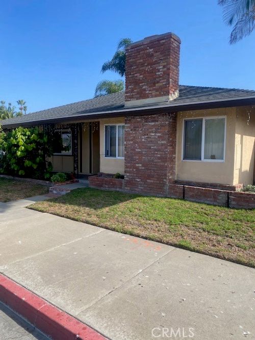 16642 Goldenwest St, Huntington Beach, CA, 92647-4445 | Card Image