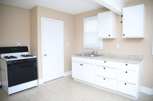 18254 Stout St, Detroit, MI, 48219-5707 | Card Image