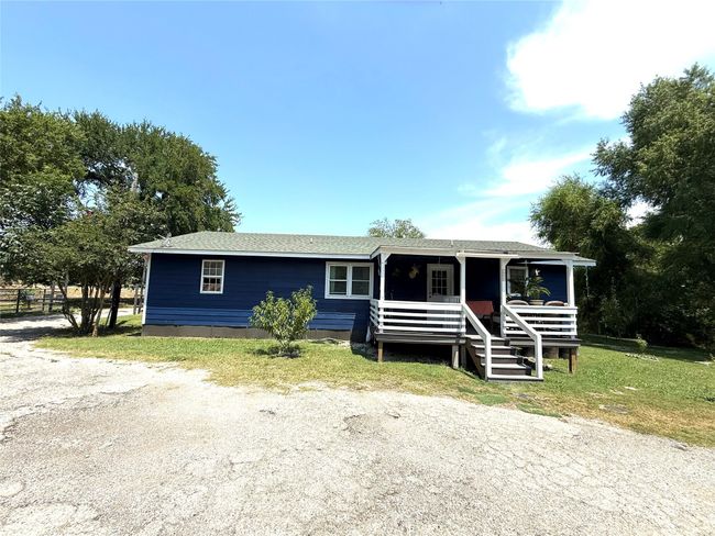 View of front of house featuring a shingled roof and a porch | Image 30