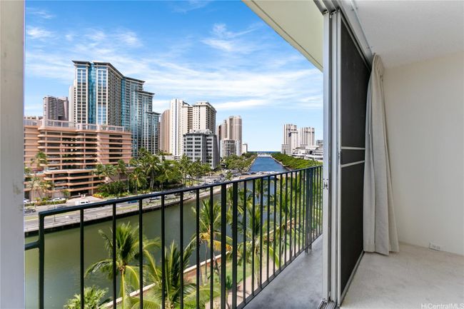 803 - 620 Mccully Street, Home with 2 bedrooms, 1 bathrooms and 1 parking in Honolulu HI | Image 6