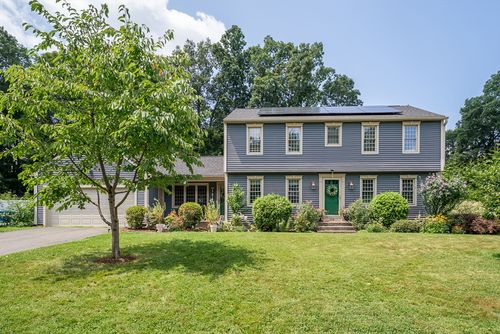 104 Forest Gln, West Springfield, MA, 01089-1943 | Card Image