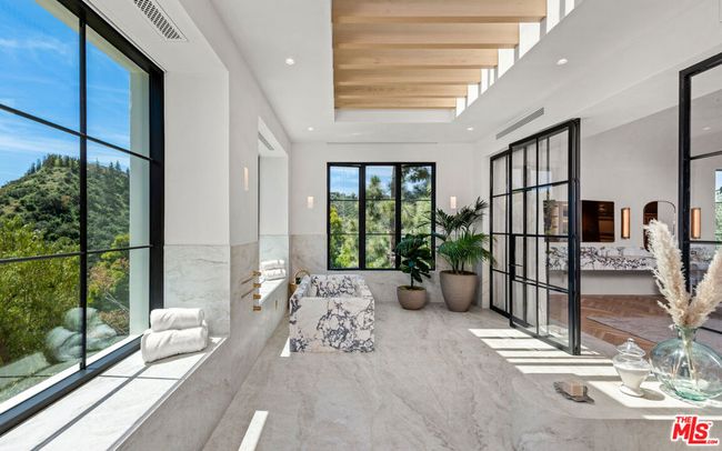 9904 Kip Dr, House other with 10 bedrooms, 22 bathrooms and null parking in Beverly Hills CA | Image 15