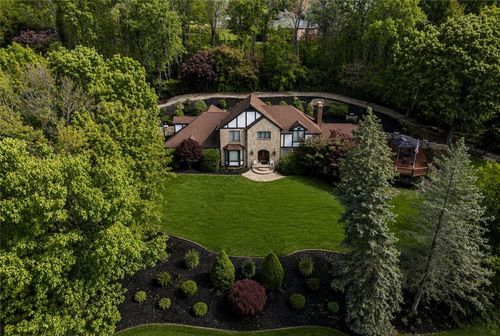 122 Farmington Pl, Greensburg, PA, 15601-5815 | Card Image