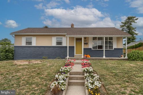 1637 E Caracas Ave, HERSHEY, PA, 17033-1110 | Card Image