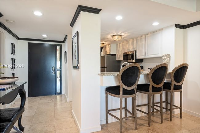 APT-240 - 2 Shelter Cove Ln, Condo with 2 bedrooms, 2 bathrooms and null parking in Hilton Head Island SC | Image 5