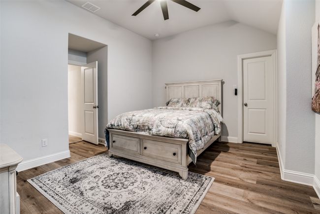 Upstairs bedroom | Image 25
