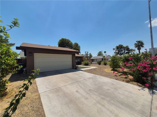 6639 Gunderson Blvd, Las Vegas, NV, 89103-4236 | Card Image