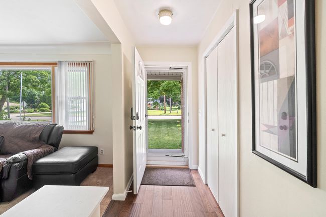 833 S Lansing St, House other with 3 bedrooms, 2 bathrooms and null parking in Mason MI | Image 4