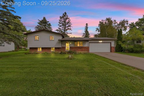 6155 Maple Ave, Grand Blanc, MI, 48439-9192 | Card Image