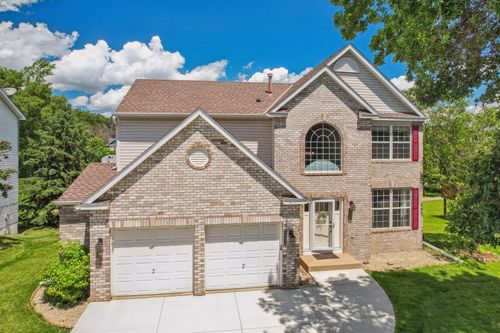 2722 Autumn Woods Dr, Chaska, MN, 55318-1159 | Card Image