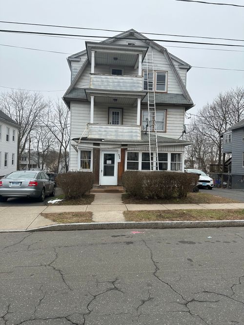 654 High St, Middletown, CT, 06457-2249 | Card Image
