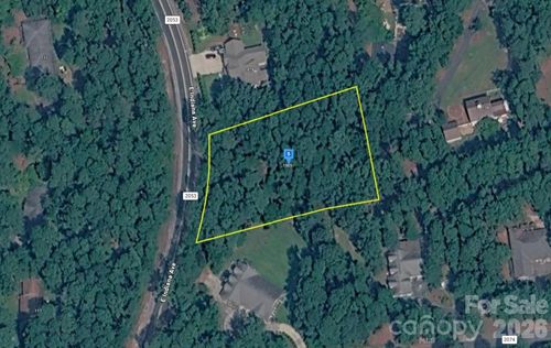 1685 E Indiana Ave, Southern Pines, NC, 28387-6816 | Card Image