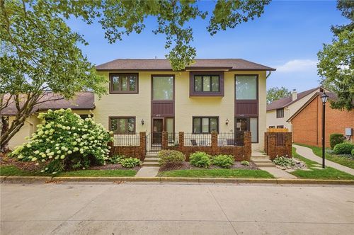 6852 Olde Greenbrier Ln, Dayton, OH, 45459-2653 | Card Image