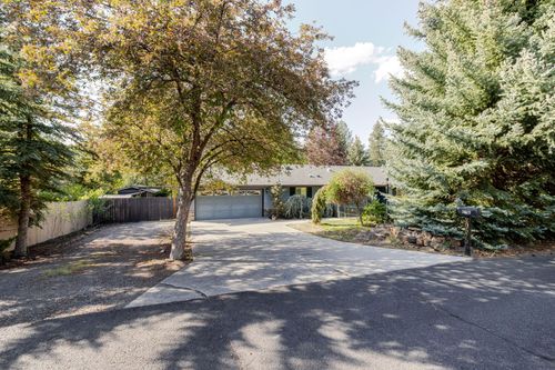 20570 Whitehaven Ln, Bend, OR, 97702-9459 | Card Image