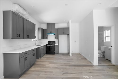 20551 Valerio St, Winnetka, CA, 91306-2829 | Card Image