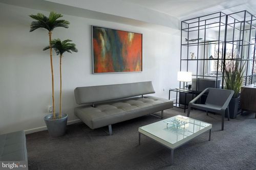 F20 Avon Dr, East Windsor, NJ, 08520-5549 | Card Image