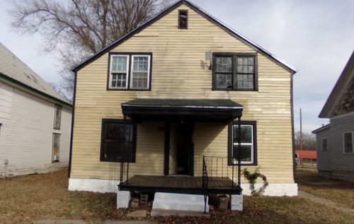 318 E 7th Ave, Winfield, KS, 67156-2884 | Card Image