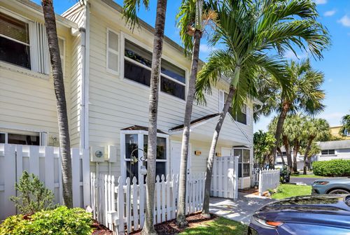2599 Ne 15th St, Pompano Beach, FL, 33062-8253 | Card Image