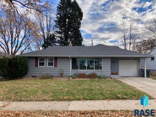2104 S Holly Ave Avenue, Sioux Falls, SD, 57105-2412 | Card Image