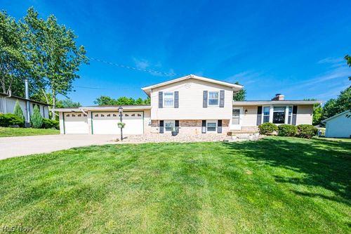 7308 Lake O Springs Avenue Nw, North Canton, OH, 44720 | Card Image
