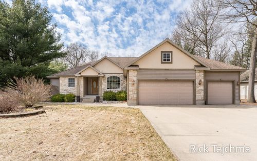 2055 Rambling Oak Dr, Muskegon, MI, 49445-1690 | Card Image