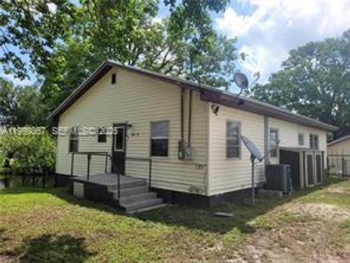 1104 Gulf St, MOORE HAVEN, FL, 33471-5810 | Card Image