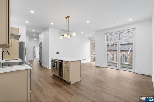 21 Lincoln Park, Newark, NJ, 07102-2301 | Card Image