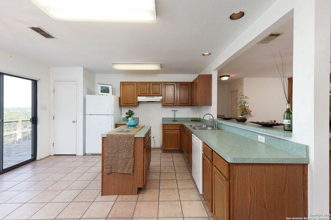 540 Soft Wind, House other with 3 bedrooms, 22 bathrooms and null parking in Canyon Lake TX | Image 6