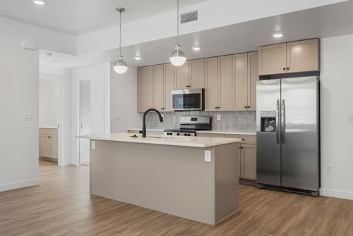 l200-226 N Cliff Side Dr, Hurricane, UT, 84737-6239 | Card Image