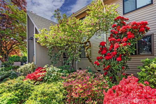 6343 Sand Point Way Ne, Seattle, WA, 98115-7914 | Card Image