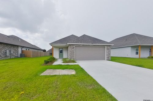 13772 Willowmore Dr, Denham Springs, LA, 70726-8845 | Card Image