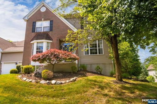 11 Queens Lane, Wayne, NJ, 07470 | Card Image