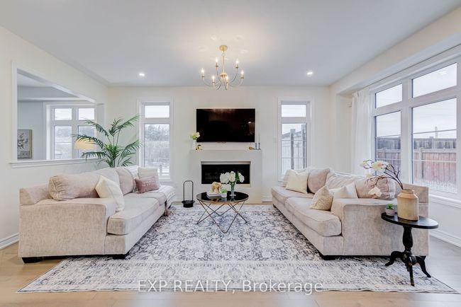 42 Prunella Cres, House attached with 4 bedrooms, 4 bathrooms and 4 parking in Holland Landing ON | Image 13