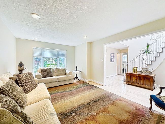 17 Colvin Cres, House other with 5 bedrooms, 4 bathrooms and 3 parking in Thornhill ON | Image 26