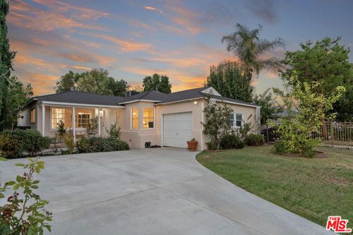 19427 Lemay St, Reseda, CA, 91335-4916 | Card Image