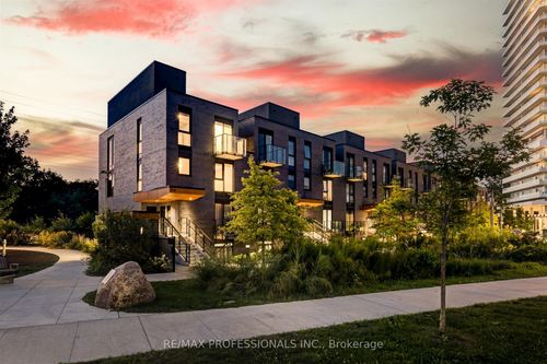 th3-10 Brin Dr, Etobicoke, ON, M8X0B3 | Card Image