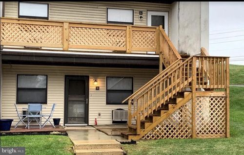 1334 W Wyomissing Ct, West Lawn, PA, 19609-2355 | Card Image